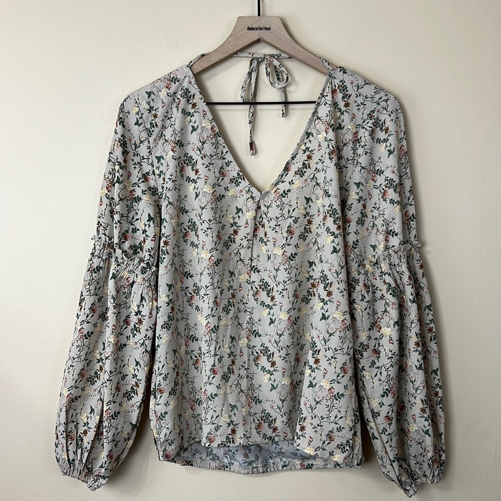Tied back romantic blouse - Picture 1 of 8